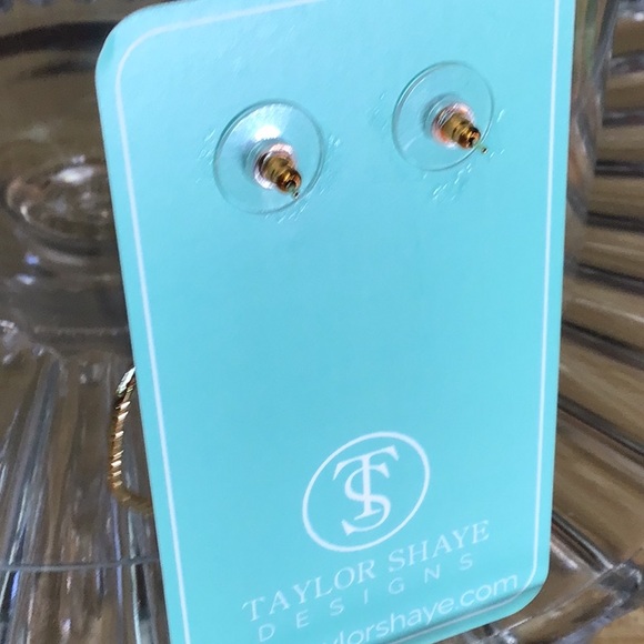 TAYLOR SHAYE EARRINGS❤️ - Picture 4 of 4